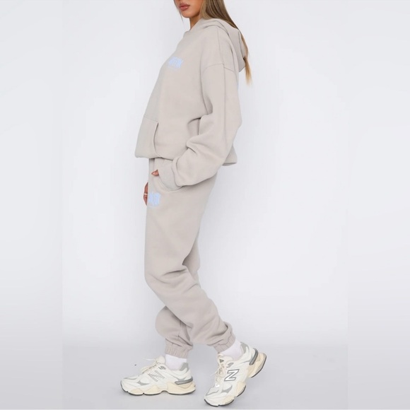 White Fox Boutique Archive 6.0 Sweatpant, Sweatshirt and Short Set - Picture 3 of 7